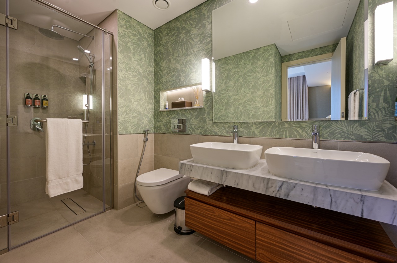 Apartment 812 image 3